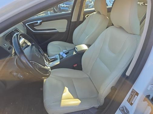 2017 Volvo V60 T5 Platinum