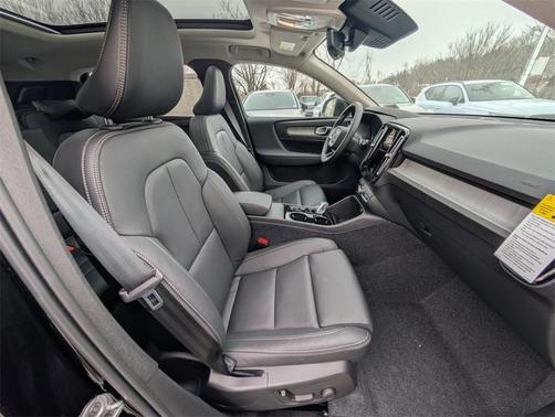 2026 Volvo XC40 B5 Plus