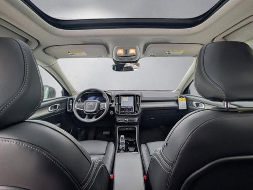 Onyx Black 2026 Volvo XC40 B5 Plus