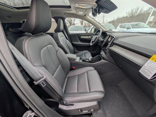 Onyx Black 2026 Volvo XC40 B5 Plus