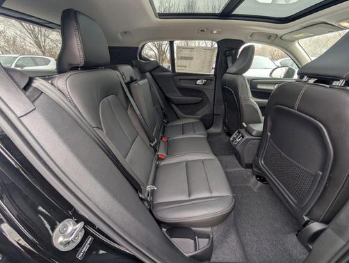 Onyx Black 2026 Volvo XC40 B5 Plus