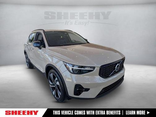 2025 Volvo XC40 B5 Ultra Dark Theme
