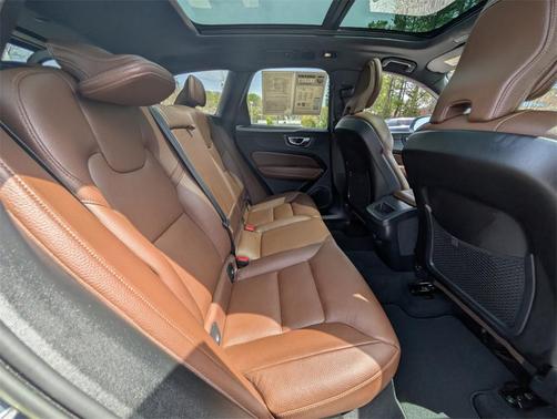 2023 Volvo XC60 B5 Plus Bright Theme