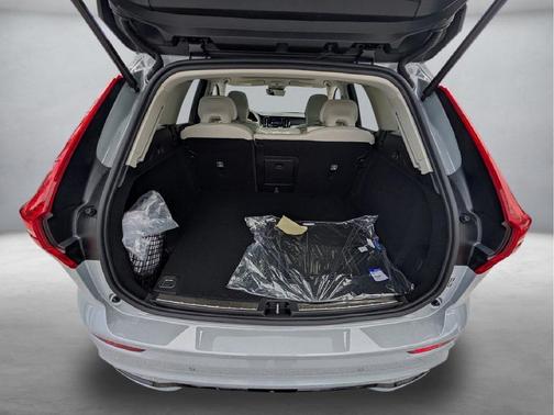 2025 Volvo XC60 B5 Ultra