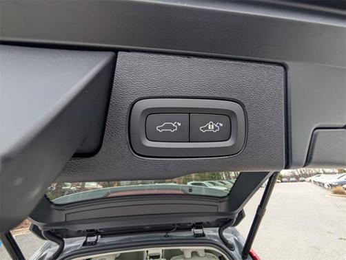 2025 Volvo XC60 B5 Ultra