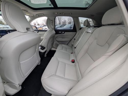 2025 Volvo XC60 B5 Ultra