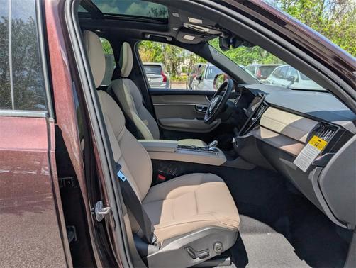 2025 Volvo XC90 B5 Core