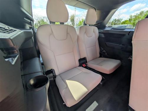 2025 Volvo XC90 B5 Core