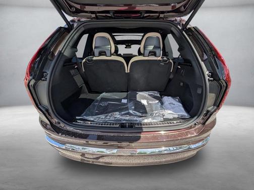 2025 Volvo XC90 B5 Core