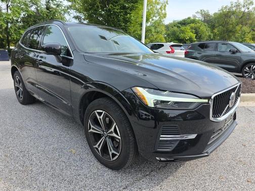 Onyx Black Metallic 2022 Volvo XC60 B5 Momentum