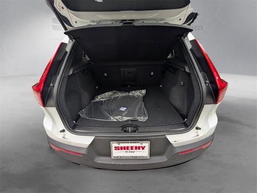 2026 Volvo XC40 B5 Ultra