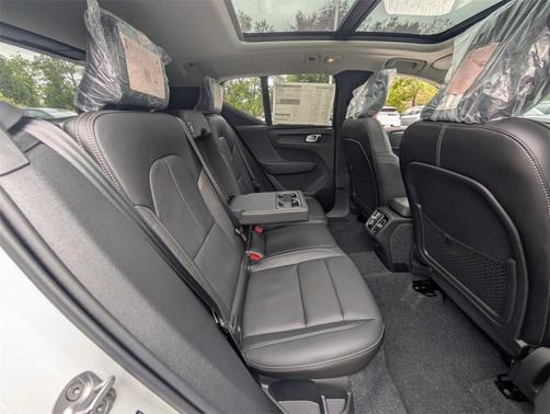 2026 Volvo XC40 B5 Ultra