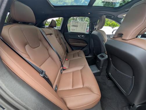 2025 Volvo XC60 Plug-In Hybrid T8 Plus