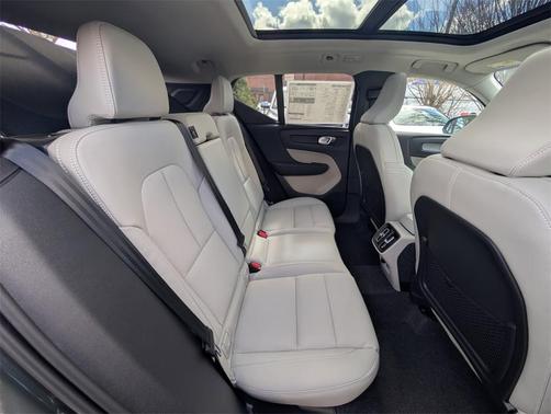 2026 Volvo XC40 B5 Ultra