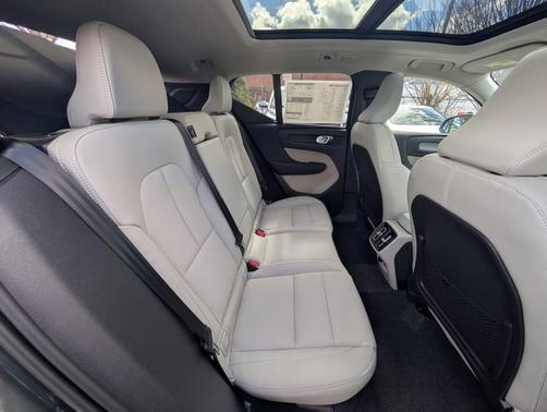 Forest Green 2026 Volvo XC40 B5 Ultra