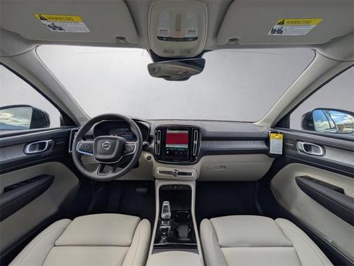 2026 Volvo XC40 B5 Ultra