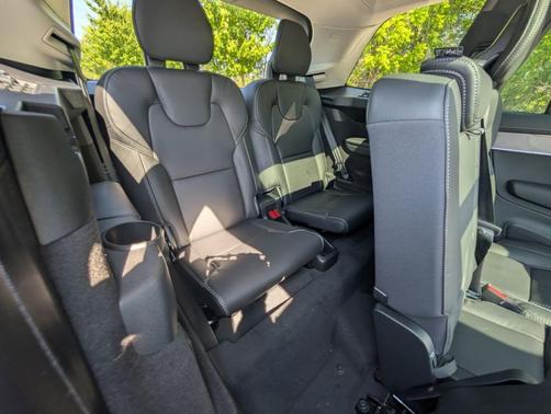 Onyx Black Metallic 2026 Volvo XC90 B6 Ultra 7-Seater