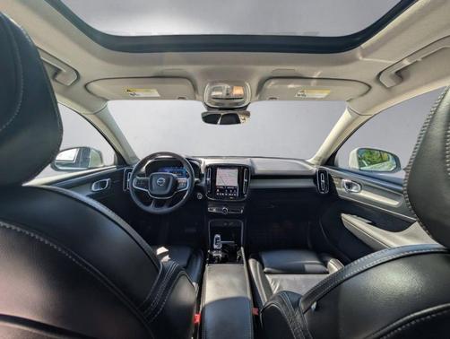 Silver 2023 Volvo XC40 B5 Ultimate Bright Theme