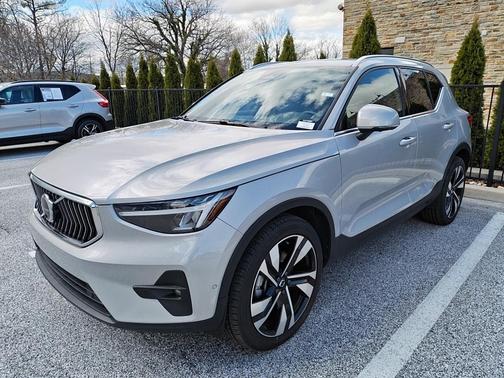 Silver 2023 Volvo XC40 B5 Ultimate Bright Theme