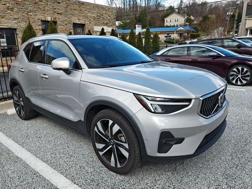 Silver 2023 Volvo XC40 B5 Ultimate Bright Theme