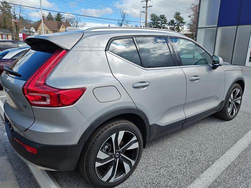 Silver 2023 Volvo XC40 B5 Ultimate Bright Theme