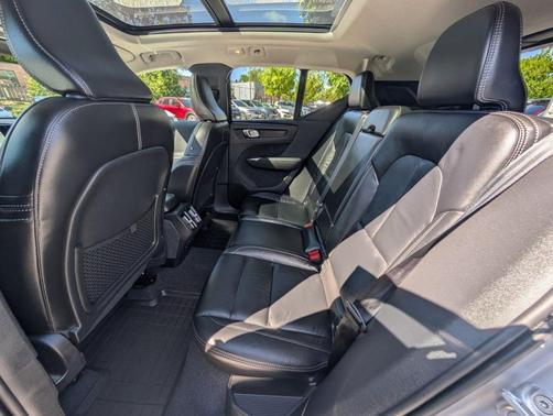 Silver 2023 Volvo XC40 B5 Ultimate Bright Theme