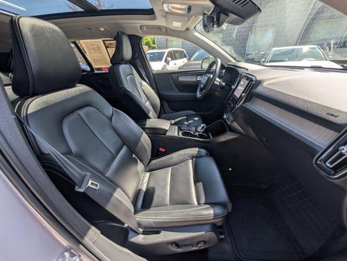 Silver 2023 Volvo XC40 B5 Ultimate Bright Theme