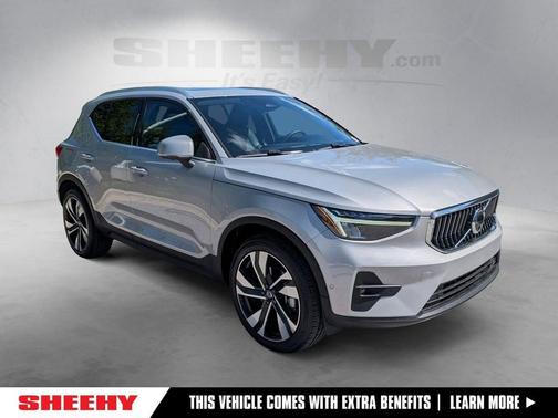 Silver 2023 Volvo XC40 B5 Ultimate Bright Theme