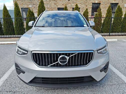 Silver 2023 Volvo XC40 B5 Ultimate Bright Theme