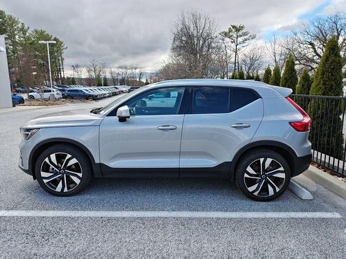 Silver 2023 Volvo XC40 B5 Ultimate Bright Theme