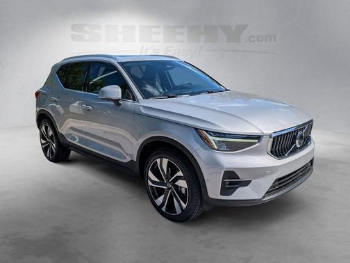 Silver 2023 Volvo XC40 B5 Ultimate Bright Theme