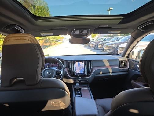 2023 Volvo XC60 B5 Plus Bright Theme