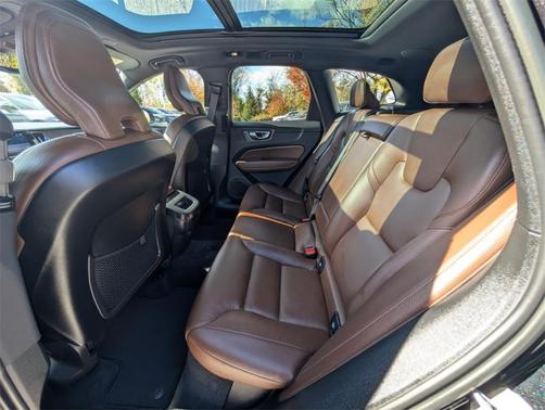 2023 Volvo XC60 B5 Plus Bright Theme