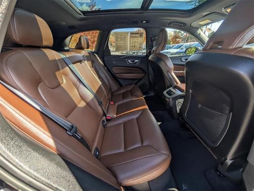 2023 Volvo XC60 B5 Plus Bright Theme