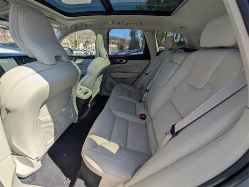 2025 Volvo XC60 B5 Plus
