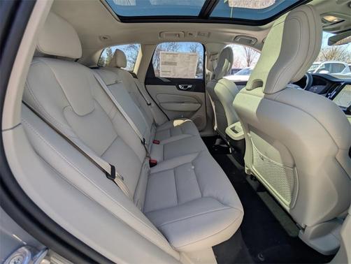 2025 Volvo XC60 B5 Plus