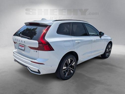 Crystal White 2026 Volvo XC60 B5 Plus