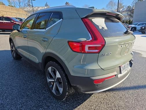2023 Volvo XC40 B5 Ultimate Bright Theme
