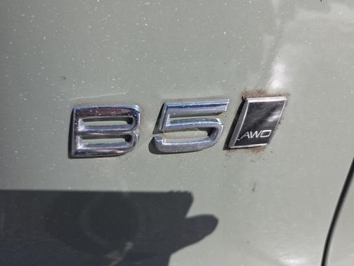 2023 Volvo XC40 B5 Ultimate Bright Theme