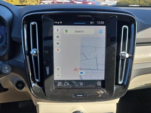 2023 Volvo XC40 B5 Ultimate Bright Theme