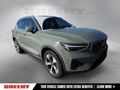 2023 Volvo XC40 B5 Ultimate Bright Theme