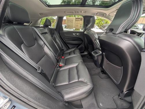2024 Volvo XC60 B5 Plus Dark Theme