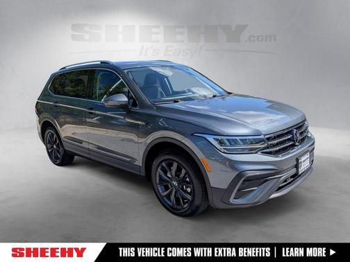 Platinum Gray Metallic 2024 Volkswagen Tiguan 2.0T SE