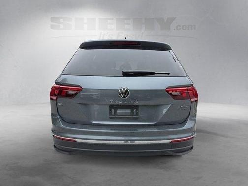 Platinum Gray Metallic 2024 Volkswagen Tiguan 2.0T SE