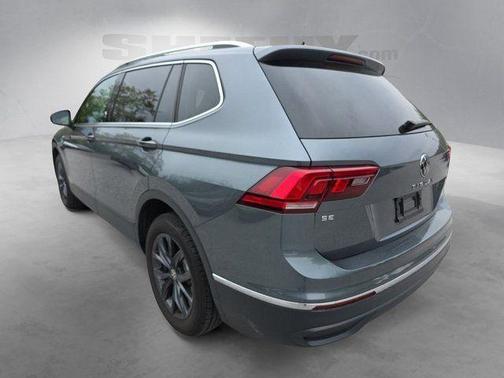 Platinum Gray Metallic 2024 Volkswagen Tiguan 2.0T SE