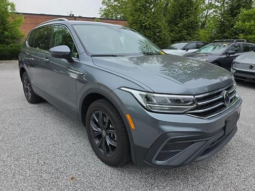Platinum Gray Metallic 2024 Volkswagen Tiguan 2.0T SE