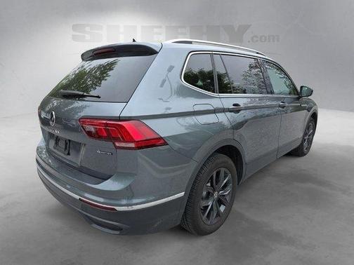 Platinum Gray Metallic 2024 Volkswagen Tiguan 2.0T SE