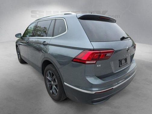 Platinum Gray Metallic 2024 Volkswagen Tiguan 2.0T SE