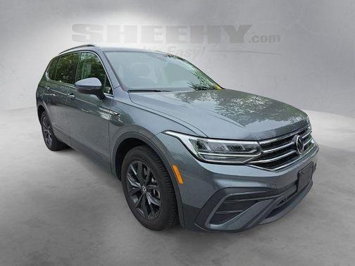 Platinum Gray Metallic 2024 Volkswagen Tiguan 2.0T SE