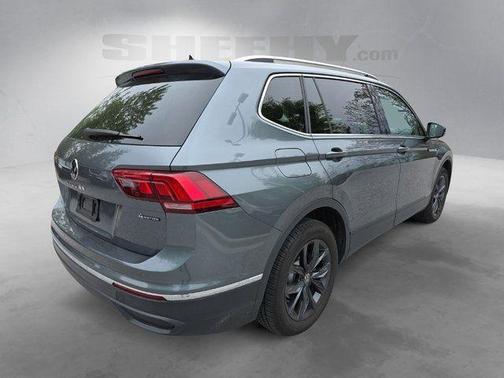 Platinum Gray Metallic 2024 Volkswagen Tiguan 2.0T SE